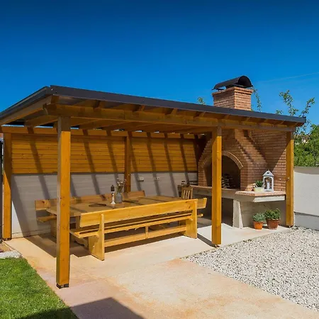 Holiday home Antonela *